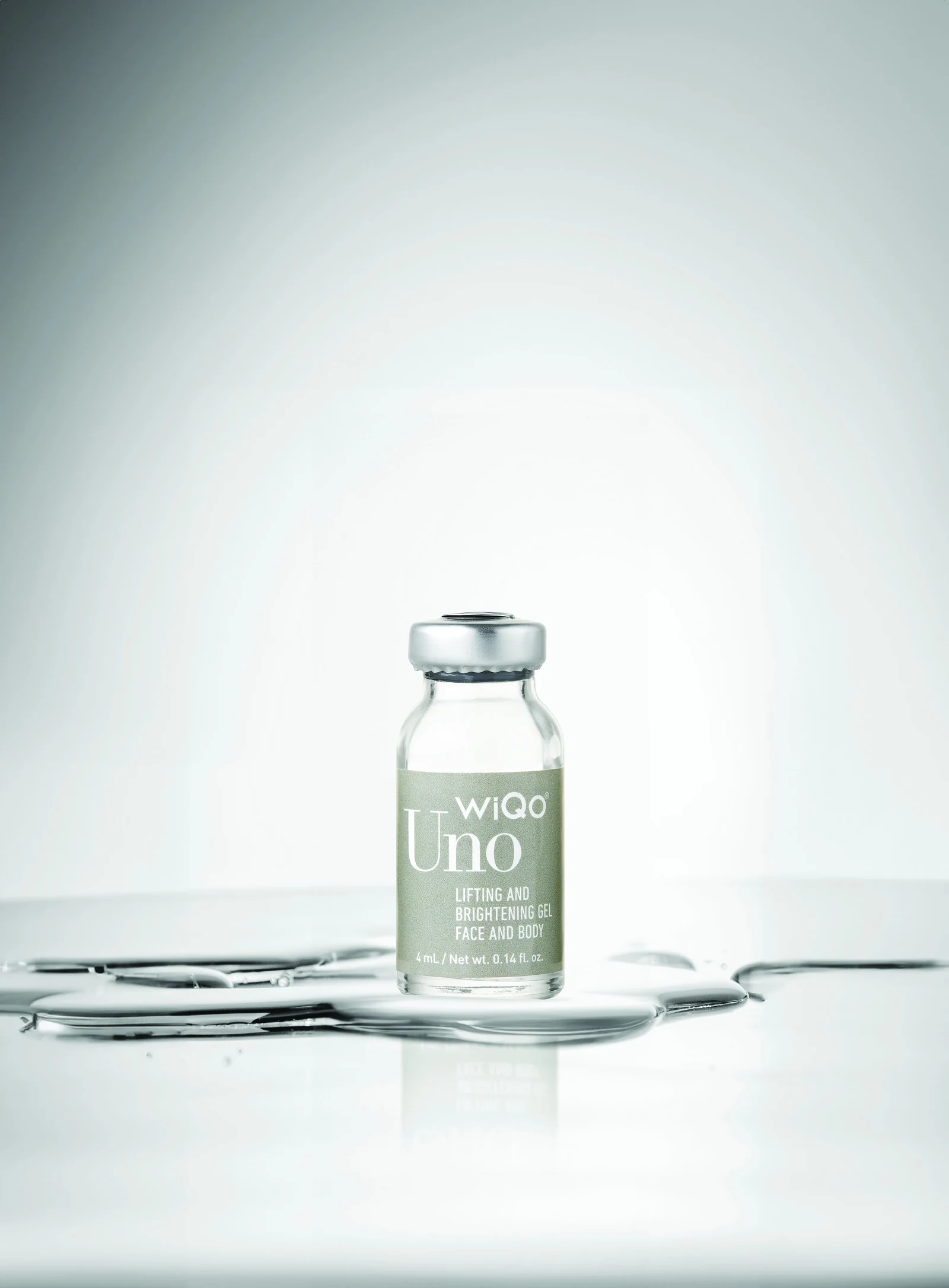 WiQo Uno product on reflective surface